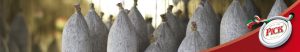 Salamistangen hängen während der Reifung im Salamiturm mit Edelschimmel für die PICK original ungarische Salamispezialität